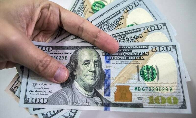 Dollar continues to fall, stock market witnesses positive trend