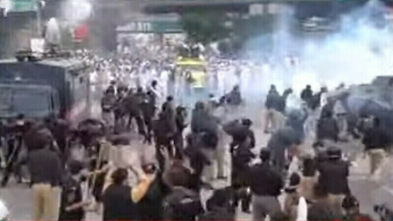 Peshawar police fire tear gas, baton charge govt teachers
