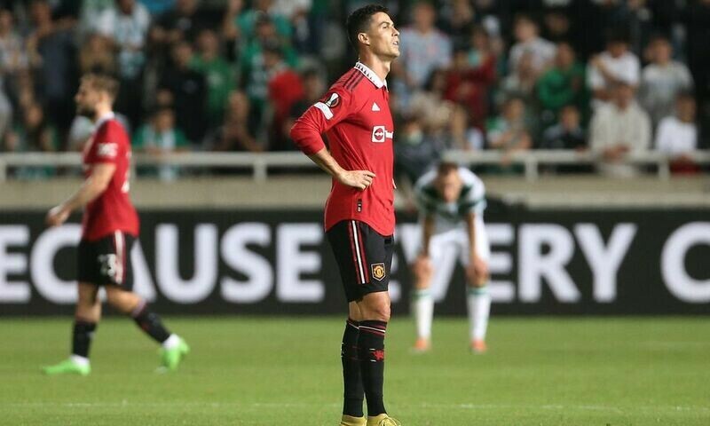 Rooney urges out-of-favour Man Utd forward Ronaldo to stay patient