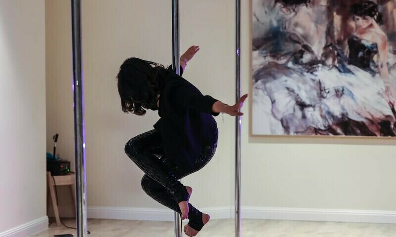 Saudi women reject stigma to embrace pole dancing