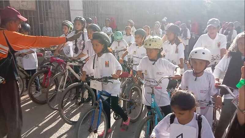 Lyari teen pedals to victory in cycle race in Karachi