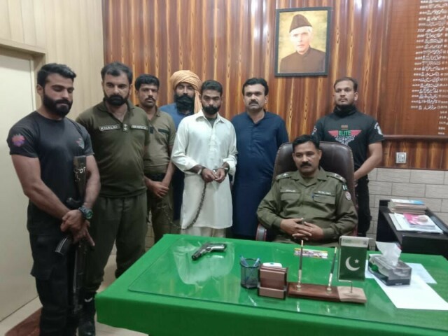 Cop who publically executed Sahiwal man over argument arrested