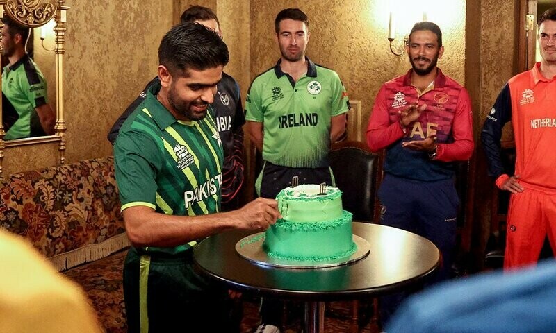 &lsquo;King&rsquo; Babar celebrates birthday with team captains, turns 28