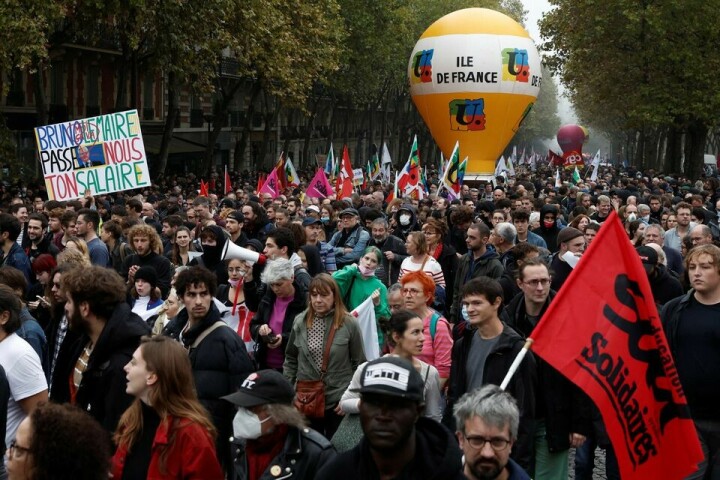 Thousands strike in France for higher wages