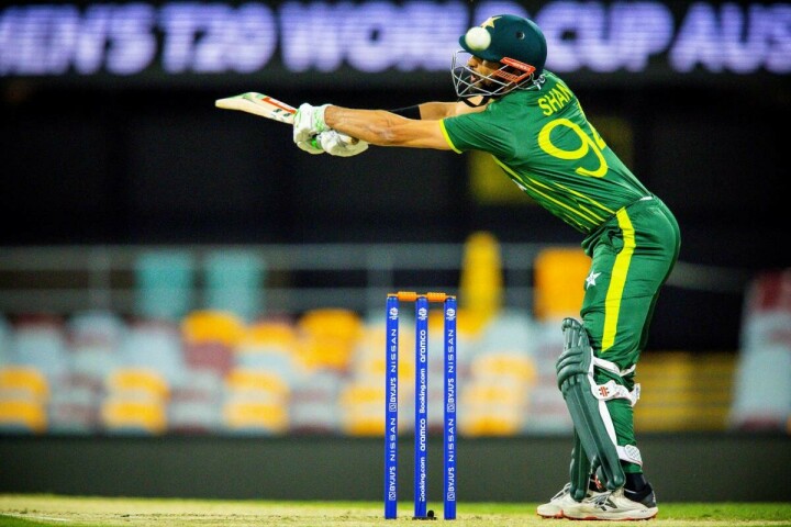 Pakistan&rsquo;s Masood taken for scans after head injury during practice