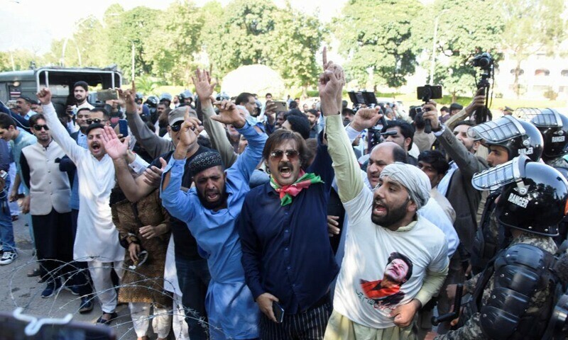 Protests across Pakistan over Imran Khan&rsquo;s disqualification