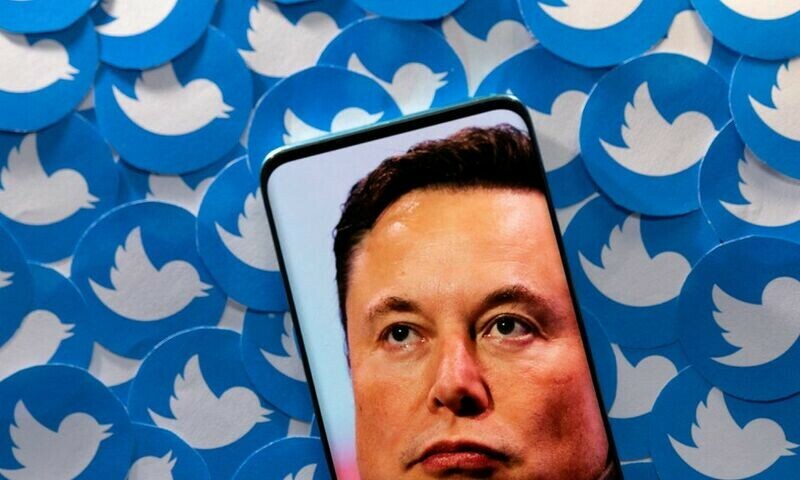 Elon Musk visits Twitter headquarters ahead of takeover deadline