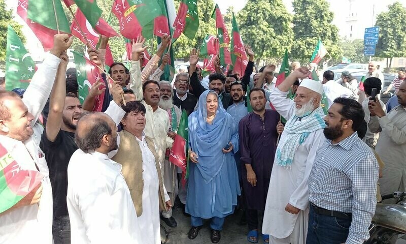 PTI leaders, workers gather at Lahore&rsquo;s Liberty Chowk