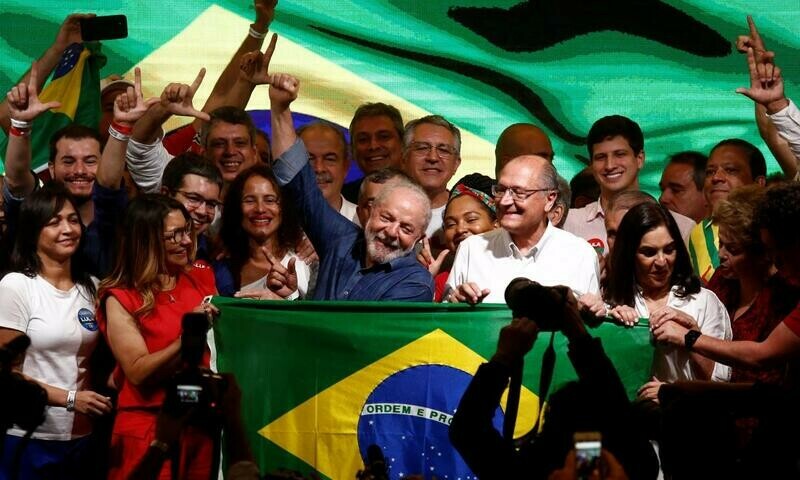 Lula narrowly defeats Bolsonaro to win Brazil presidency again