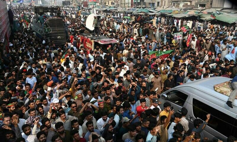 Day 4 of long march: Institutions are respected only when people respect them: Imran Khan