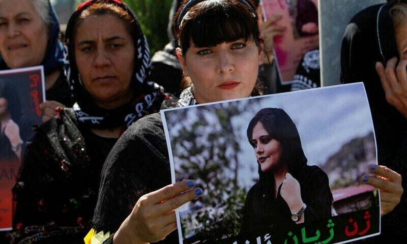 Iran indicts 1,000 over unrest, plans public trials: report