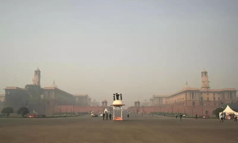 &lsquo;Hazardous&rsquo; smog chokes India&rsquo;s capital