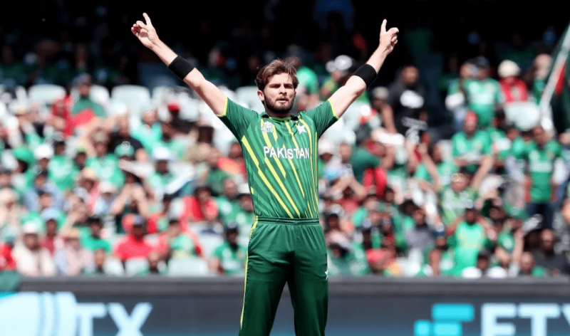 Pakistan beat Bangladesh, clinch semi final spot