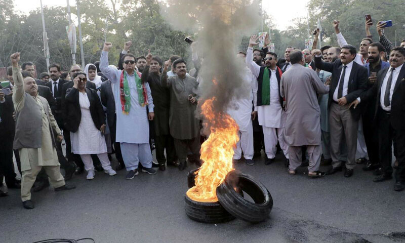 PTI workers start gathering outside Governor House Lahore