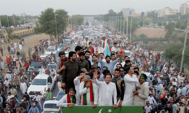 No fear, says Qureshi as Azadi March resumes without Imran Khan
