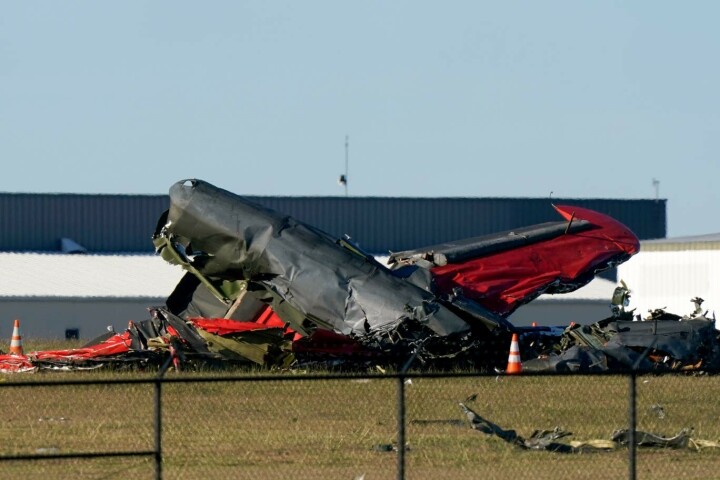 Six dead in mid-air collision at Texas WWII show: authorities