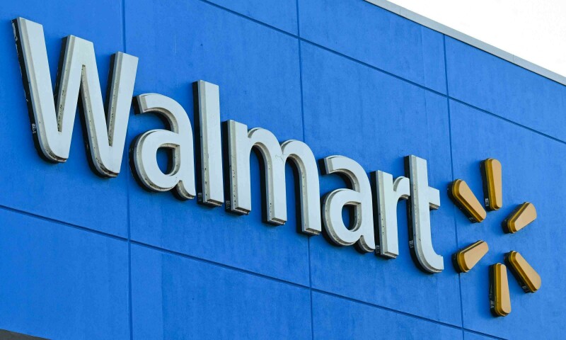 Multiple people, including gunman, dead in shooting at US store