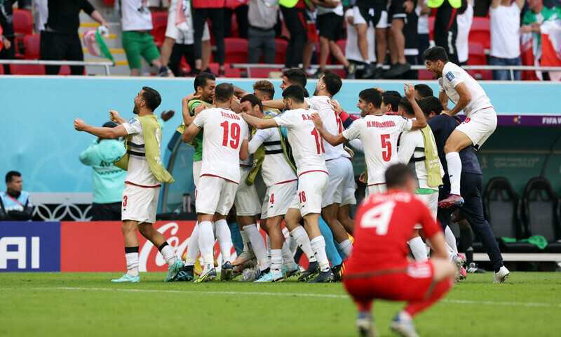 Last-gasp double keeps Iran in World Cup after Wales thriller