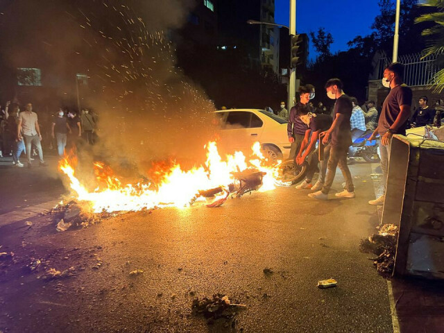 Dozens of casualties as Iran forces fire on protesters: activists