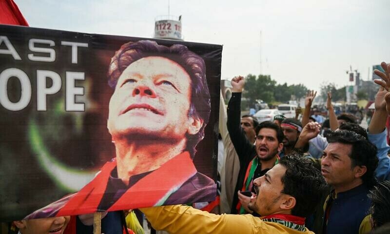 Imran arrives in Pindi today with &lsquo;surprise for all&rsquo;
