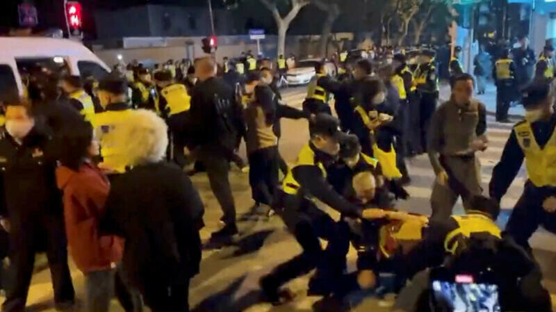 Protests across China as anger mounts over zero-Covid policy