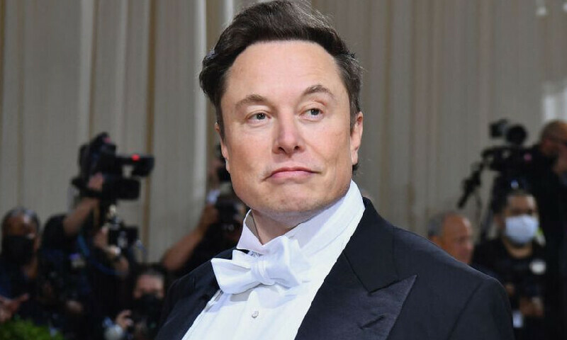 Elon Musk posted a bizarre photo of his &lsquo;bedside table&rsquo;