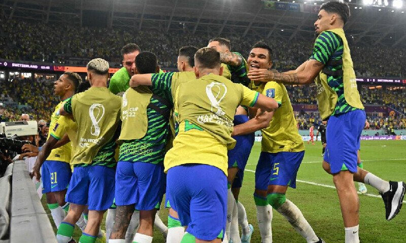 Late Casemiro strike sends Brazil into last 16