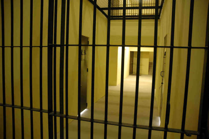 Prisoner caught using cell phone with official&rsquo;s help at Malir Jail