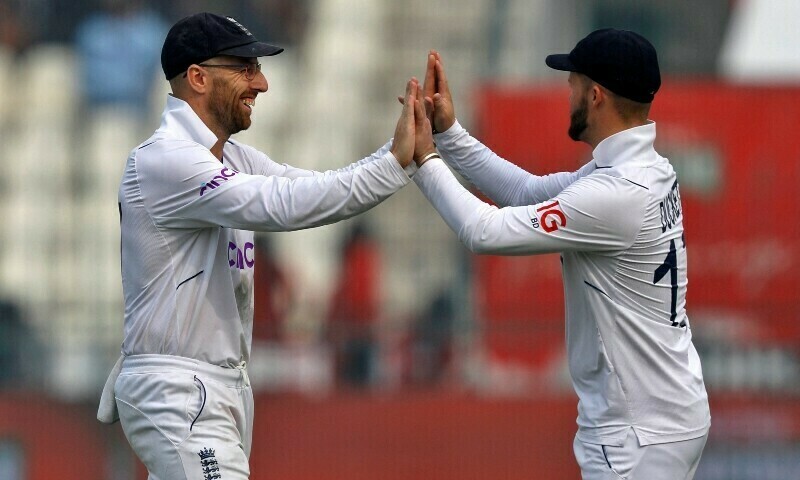 England in command of 2nd Test after Pakistan batting collapse