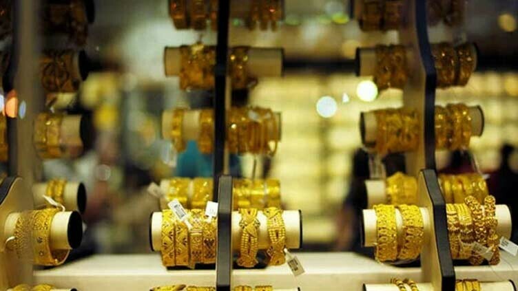 Gold extends rally, surges to all-time high in local market