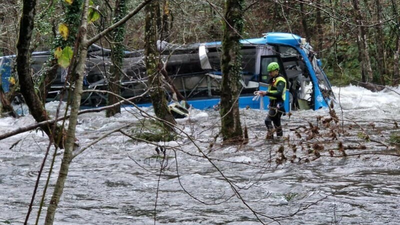 Four killed in Spain after bus plunges into river