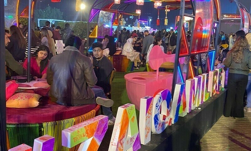 Chaotic end to Karachi Eat after rowdy gatecrashers &lsquo;harass&rsquo; visitors