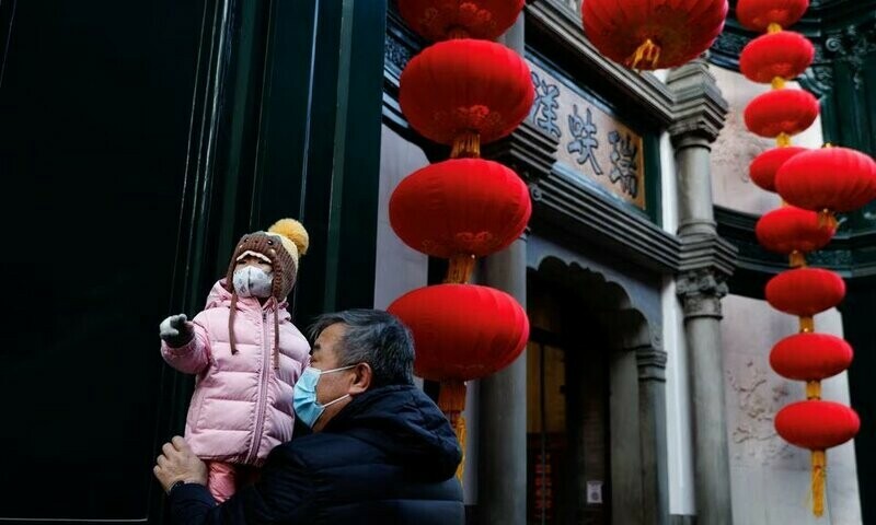 China population &lsquo;shrinks&rsquo; for first time in over 60 years