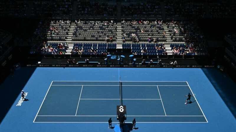 Extreme heat halts play at Australian Open