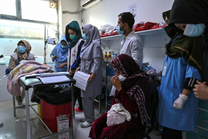 Three foreign NGOs partially resume aid in Afghanistan with women workers