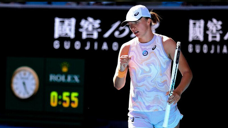 Swiatek crushes qualifier to set up Rybakina clash in Melbourne