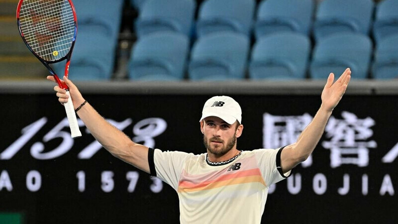 Paul ends Shelton fairytale to reach Australian Open semi-finals