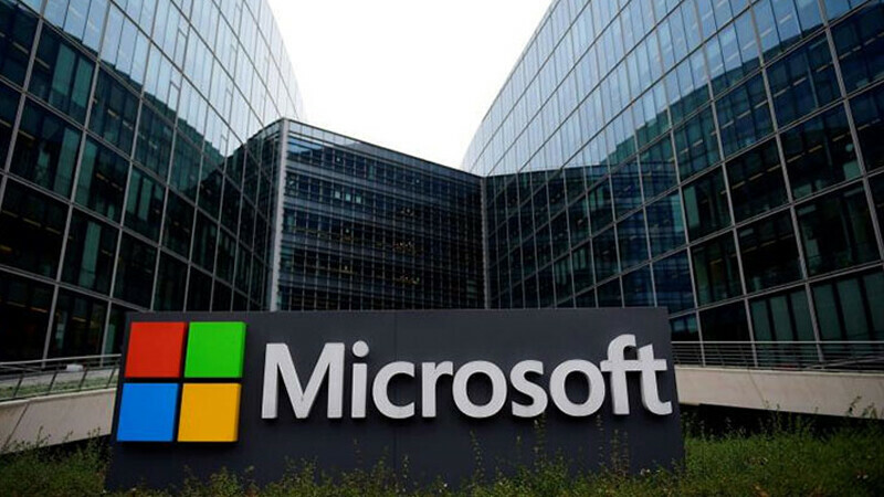 Microsoft probes Teams, Outlook outage as thousands of users report disruption