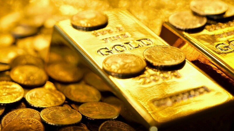 Gold price hits another record high as rupee plummets to record low