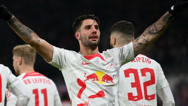 Szoboszlai double helps Leipzig close gap on Bayern
