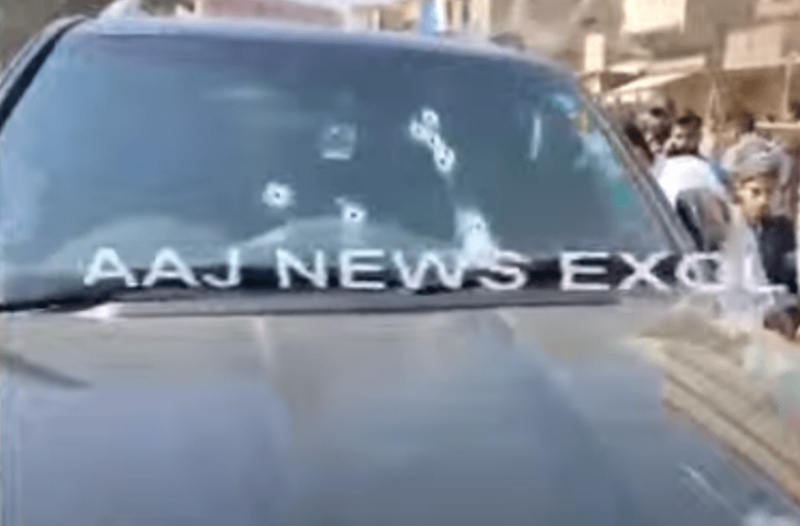 Two injured as businessman&rsquo;s vehicle shot at in Karachi