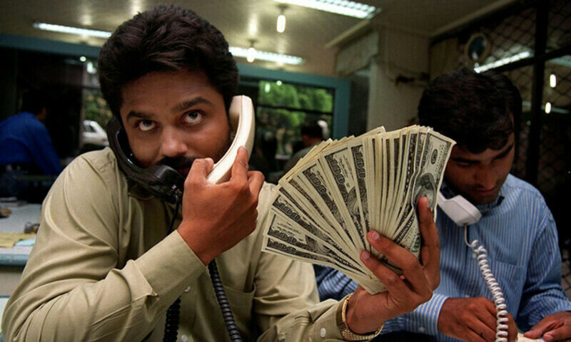 Rupee&rsquo;s freefall continues as Pakistan seeks IMF funding