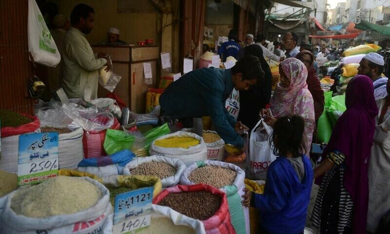 Fitch downgrades cash-strapped Pakistan&rsquo;s sovereign rating