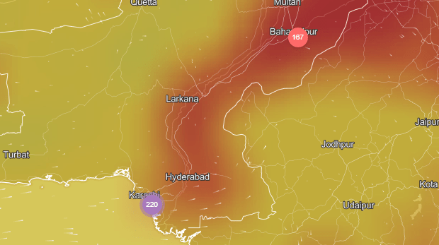 Karachi experiences &lsquo;irritating&rsquo; fog with air pollution