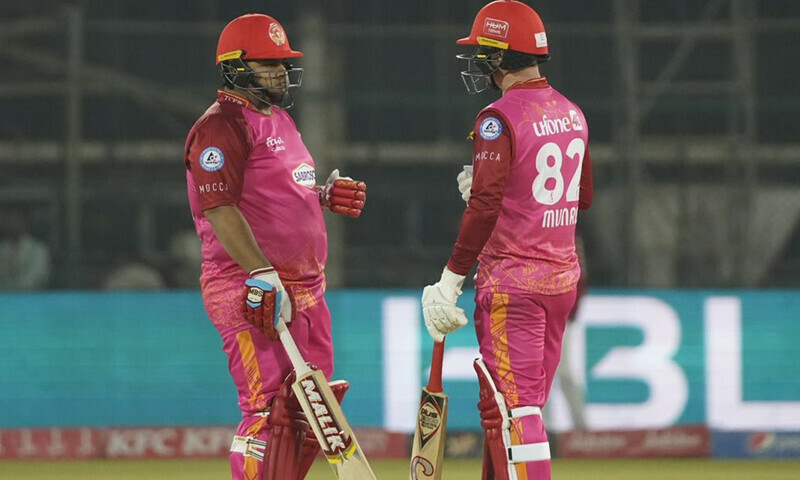 Munro, Azam help United sink Kings in Karachi