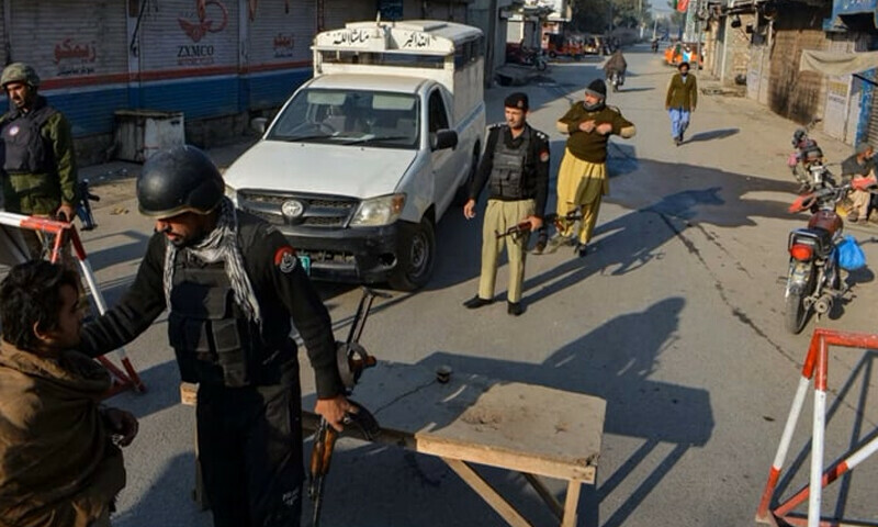 Pakistan Taliban warn of more attacks against police after compound raid