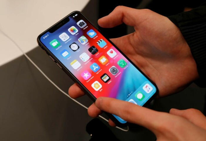 Sindh police banned from using smartphones on duty