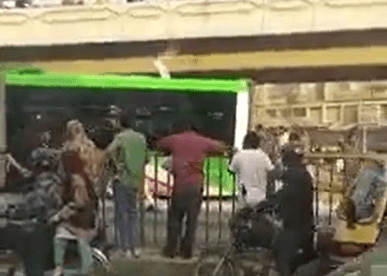 Panic as Karachi Green Line Bus runs past curb