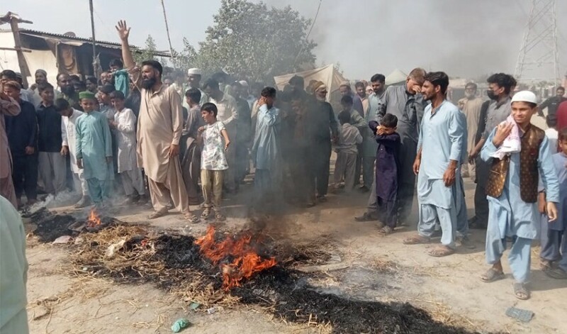 TLP strike: Protesters shut down markets, block roads in Karachi