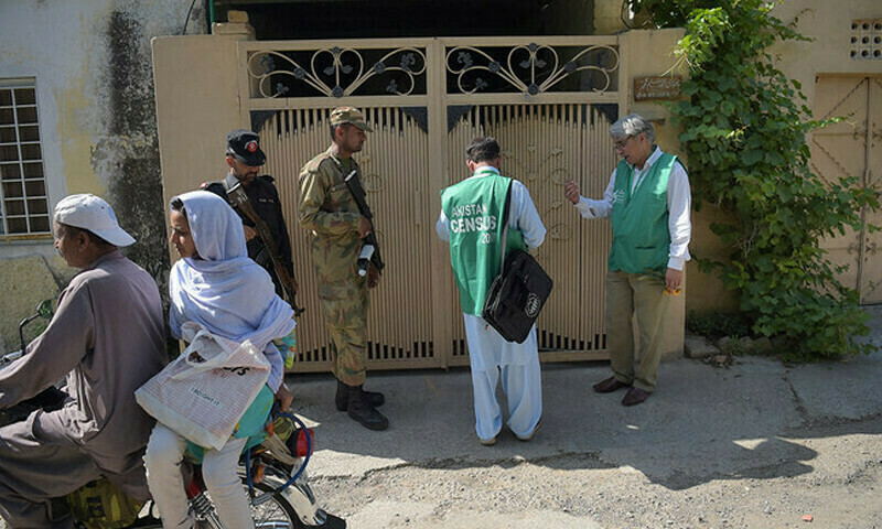 Karachi census taker arrested for falsely reporting phone snatching